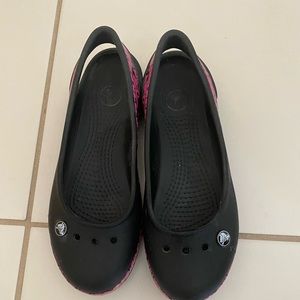 Black crocs with pink detail. Very good condition.